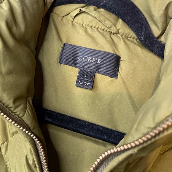 Army Green Puffer vest - Picture 5 of 5